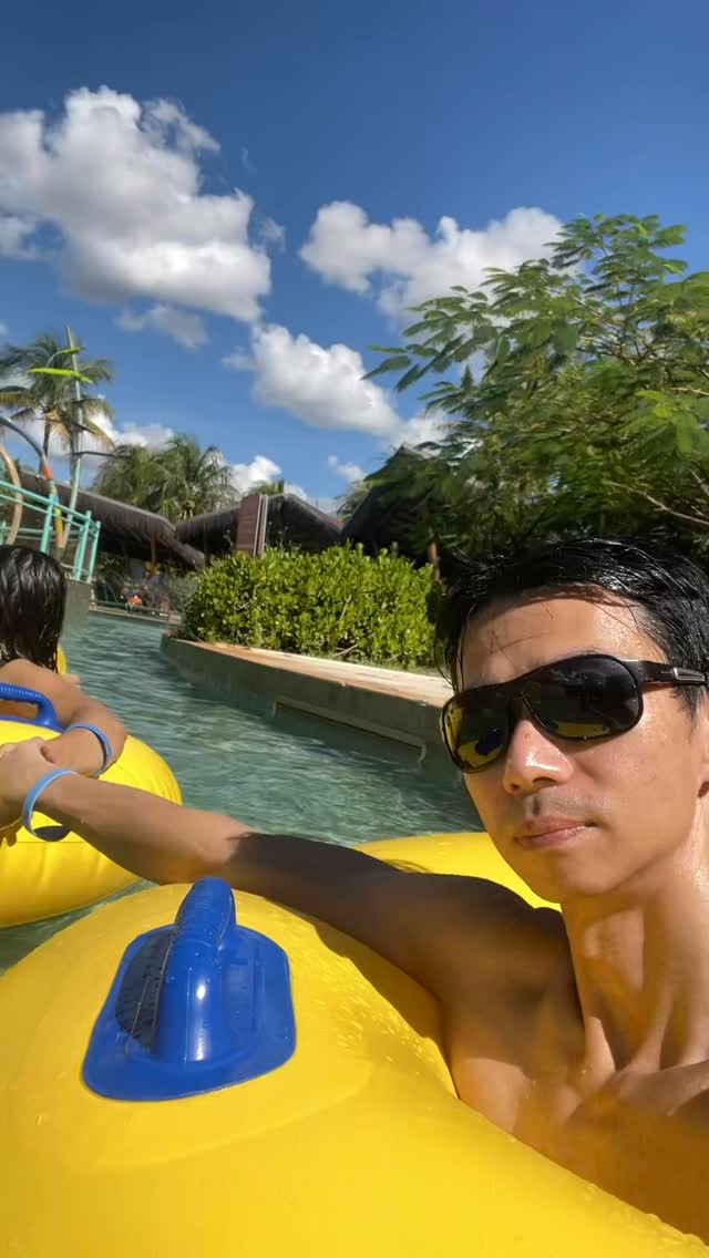 🌴😎Vamos ser sinceros: quando estamos de férias ou passeio, a primeira coisa que queremos é dar férias para as obrigações. E está tudo bem! Aproveitar o momento é fundamental para a saúde mental.
Mas a verdadeira alta performance não é sobre ser perfeito 100% do tempo. É sobre ter uma base tão sólida que ela se adapta a qualquer cenário.
Eu sei que a preguiça bate, mas ao final do dia (ou no início), dedicar apenas 5 minutos para os seus pilares inegociáveis muda o jogo: Um treino rápido na academia com essa vista. O fio dental e a escova antes de dormir.
E claro, meus alinhadores Sousmile sempre no lugar.
Quando esses cuidados se tornam parte de quem você é, e não apenas uma tarefa, você consegue manter a saúde e a estética em dia, em qualquer lugar do mundo.
Como está o equilíbrio da sua rotina nesta temporada de descanso? Você consegue manter seus micro-hábitos ou ‘chuta o balde’ total? Vamos conversar nos comentários! 👇💡
#RotinaDeFerias #SaudeEmViagem #MicroHabitos #AlinhadoresInvisiveis #Sousmile EstiloDeVidaSaudavel Equilibrio AltaPerformance FeriasEmFamilia CuidarDeSi