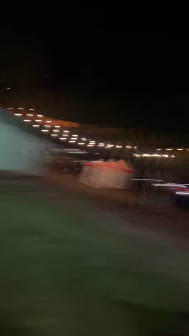 Behind the Scenes
A little shout out to the crew who kept the bearings greased and all things rolling @nationalfolkfestival
#thankcrew
Mike, Ben, Felix, Nick, Riley, James, Oscar, Henry & Felix Junior, Coral
Music and other moments coming soon via
@sams.caravan
#Feelsonwheels #groovesonthemove #beatsonstreets vibeanddrive towandtel