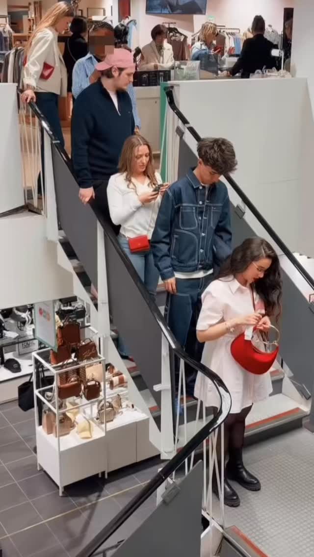 Retour sur notre dĂ©filĂ© au Printemps Tours đ
Un tapis rouge, une belle ambiance et des looks signĂ©s Tommy Hilfiger et Lacoste đđ»đșđ»
Du style, du partage, et un moment convival autour de vous đ«¶đŒ
Avec en plus.. un jeu concours pour vous faire plaisir ! đ
Merci Ă tous dâavoir Ă©tĂ© prĂ©sents et dâavoir fait de cet Ă©vĂ©nement une rĂ©ussite âš
Team Tommy ou team Lacoste ? Dites-nous en commentaire đđ»
#printempstours #tours #printemps #villedetours #ideecadeau