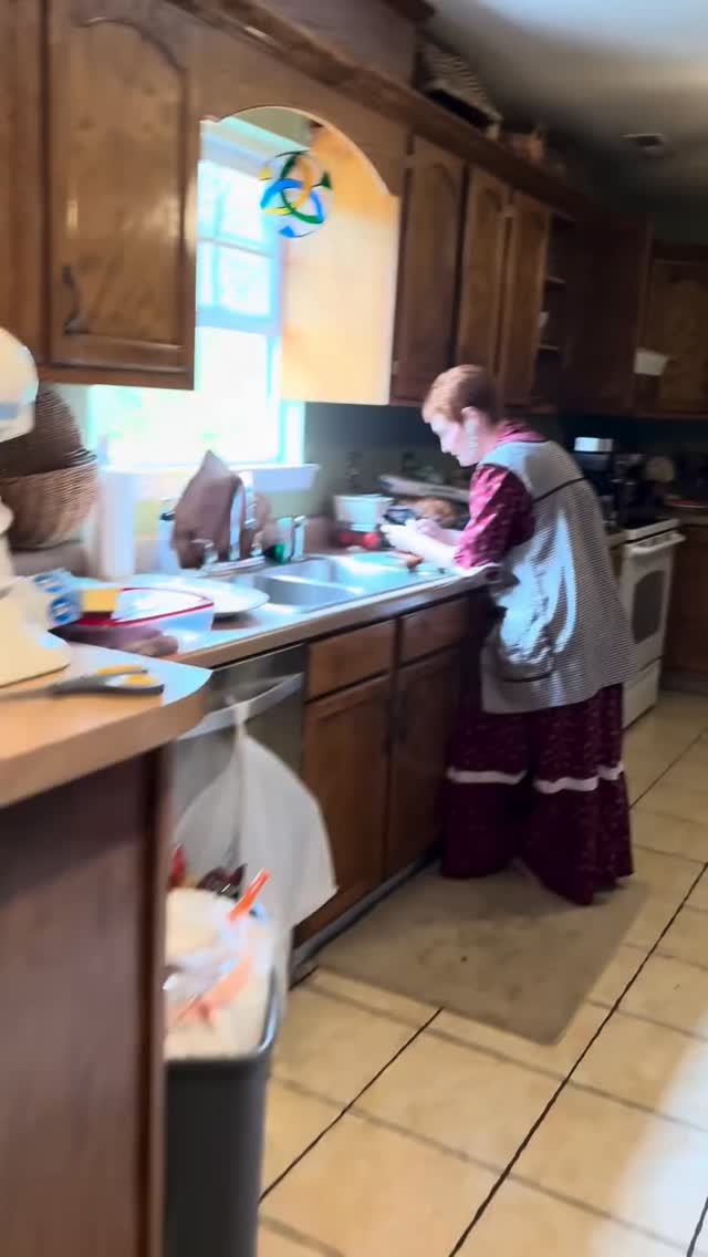 **This is a repost, some information may be out of date or incorrect**
I’ll let you in on a secret, 90% of the reason I started putting these on was to trap people in a house with me so I could feed them.
🌻
But in a sane way obviously.
🌻
A few of our attendees for our summer retreat had a change of circumstances and had to drop out, so we have reopened applications!
🌻
Our next retreat is August 2-4 in the Blue Ridge Mountains, check out the 🔗 in our 🧑🔬 to apply!