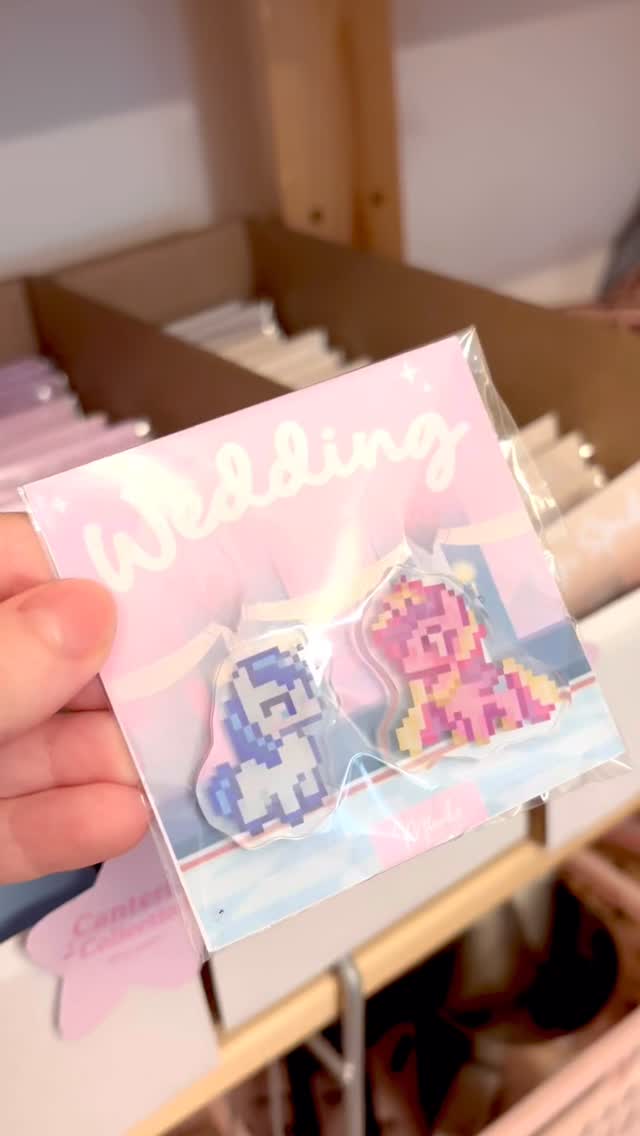 The pins from the Canterlot Magic collection are now in stock! 🎠✨
Choose your favorite pony and decorate your bag 🎀, you can choose from five colors to match your style. 🎨
#mlp #mylittlepony #canterlot #pinkiepie #twilightsparkle