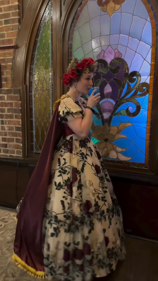 **This is a repost, some information may be out of date or incorrect**
We were pretty sad that Cody couldn’t make it, the poor bastard got food poisoning.
🌹
But and I still had a lovely weekend in Denver capped off with an awesome night hosted by (we’ve even talked about going to their next event this winter 👀
🌹
Live painter:
My dress:
Janie’s dress: Selkie