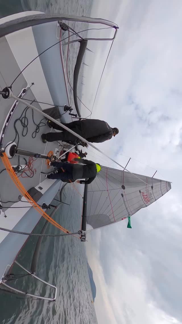 04 Nisan 2026 tarihinde gerçekleştirilen @springtrophy 2. Etap’ında dümene takılan torbadan yarış içerisinde kurtulma çabalarımız.🛍️🛍️🛍️
Yarışın tamamı YouTube kanalımızda.
YouTube @CodeZeroSailing