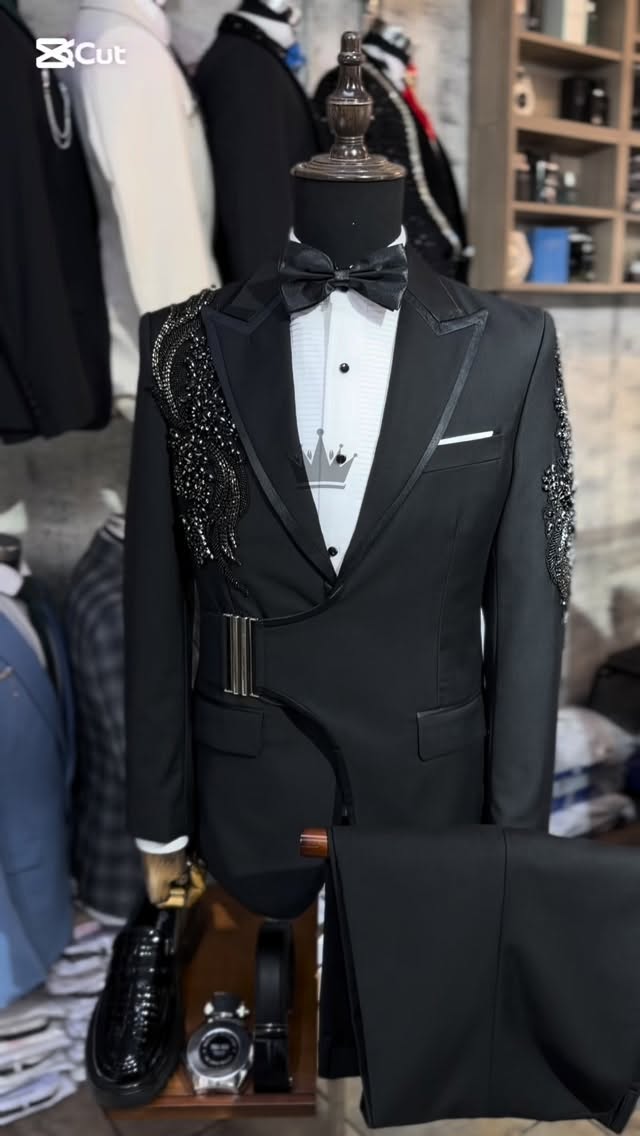 Check out this outfit only at our shop…..
* Suit - R4500
* Shirt - R350
* Necktie - R150
* Belt - R250
* Cologne - R500
* Shoes - R750
* Total - 6500
www.mandmformalclothing.com…. Update your wardrobe only at M&M Formal Clothing
#mandmformalclothing #creatorsearchinsight #southafrica #steezybwoi #matric2026