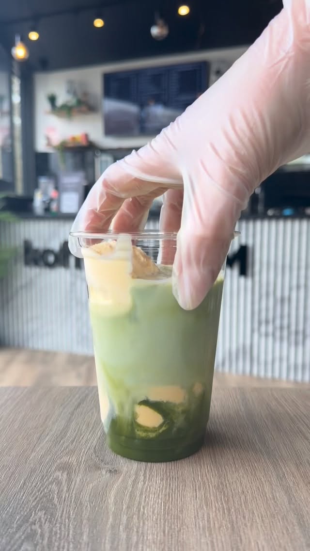 💚MATCHA MILKSHAKE 💚 #milkshake #sweettreat #matcha #surbiton #berrylands