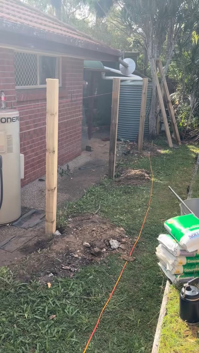 Single Sleeper 17.5m Butted Fence ✅
• Old Fence Gone 💣
• Old Concrete Removed 🪨
• TP Rails + Posts 🪵
• 200mm Post Mounted Retainer 🧱
• Hardwood Palings for longevity 💪
• Termite + Acidity Treated 🪳❌
————————————BUILT TOUGH——————————
• Affordable + Done Right The First Time
Need A New Fence?
Get In Contact Today👇
📲 pm @cimcontracting
🌐 visit: www.cjmcontracting.com.au
📩 email: enquire@cjmcontracting.com.au