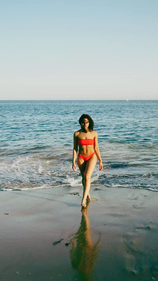 That glow you can’t quite explain… yeah, it’s a Muse thing ✨
Our custom spray tans are all about enhancing what you already have. No orange tones, no streaks, no guessing—just a natural, even glow that looks like you spent a week in the sun (without the damage).
Whether you’ve got an event coming up or just want that extra confidence boost, we’ve got you. Your shade is fully customized to you, your skin tone, and your vibe.
Walk in feeling good, leave glowing a little different 🤍
Book your tan with us and thank yourself later.