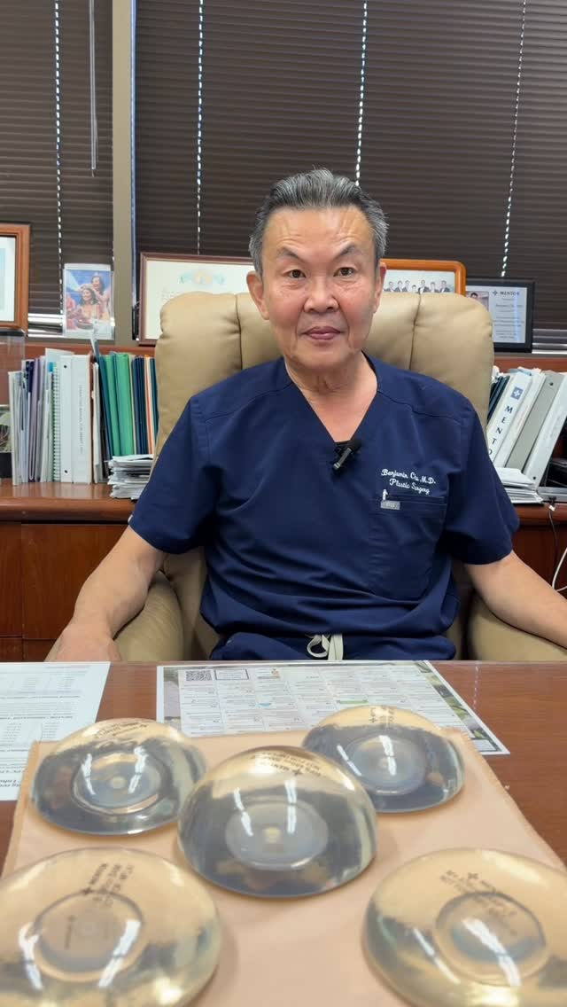 Your results don’t just depend on the surgery… they depend on your recovery too. 👀
Dr. Benjamin Chu emphasizes one of the most important post-op rules after breast augmentation: no heavy lifting. Lifting too soon can lead to bleeding, disrupt the healing capsule, and even cause asymmetry.
He often sees patients from other practices who weren’t given proper aftercare instructions—and unfortunately, their results suffer because of it.
Healing the right way is just as important as choosing the right surgeon.
If you’re considering breast augmentation, make sure you’re fully guided every step of the way—from consult to recovery.
📞 Call 808-524-1551 to book your consultation today.
#DrBenjaminChu #BreastAugmentation #BoobJobRecovery #PlasticSurgeryHawaii #postopcare
