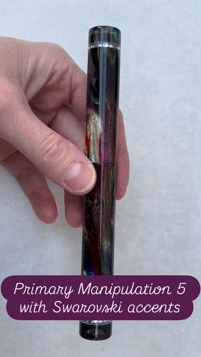 This PM5 Banquo with Swarovski accent bands and finial will also be available in tonight’s website drop.
8pm UK time.
#blackrobinpens #penmaking #fountainpencollector #fountainpen #fountainpenforsale