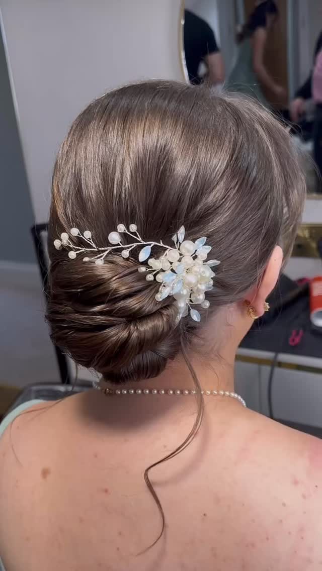 Effortless elegance for this beautiful bridesmaid 🤍
A softly sculpted low bun with delicate detailing, designed to complement the bridal look while still feeling special in its own right. Finished with a pearl hair accessory for that timeless, romantic touch.
Every member of the bridal party deserves to feel just as confident and polished ✨
Precision styling designed to complement the full bridal look, not just the bride 🤍
#bridesmaidhair #bridalhairuk #lowbun #weddinghairinspo #softglam bridalstylist hairupstyle weddingmorning luxurybridal teessideweddings