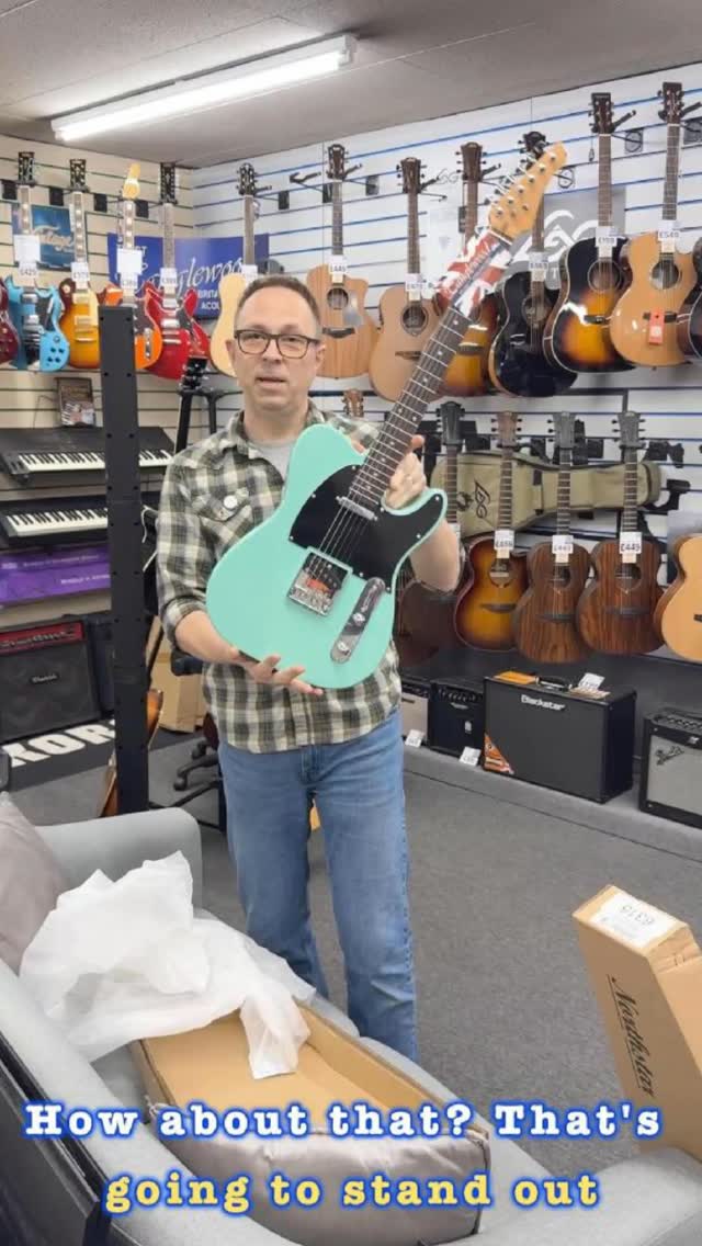 🌊 Unboxing the Northstar by @tanglewooduk NS2 in Sea Foam Green — bright, bold, and instantly eye‑catching.
#tanglewood #northstar #ns2sfg #stourbridgemusic #shoplocal #musicshop #seafoamgreen #unboxing