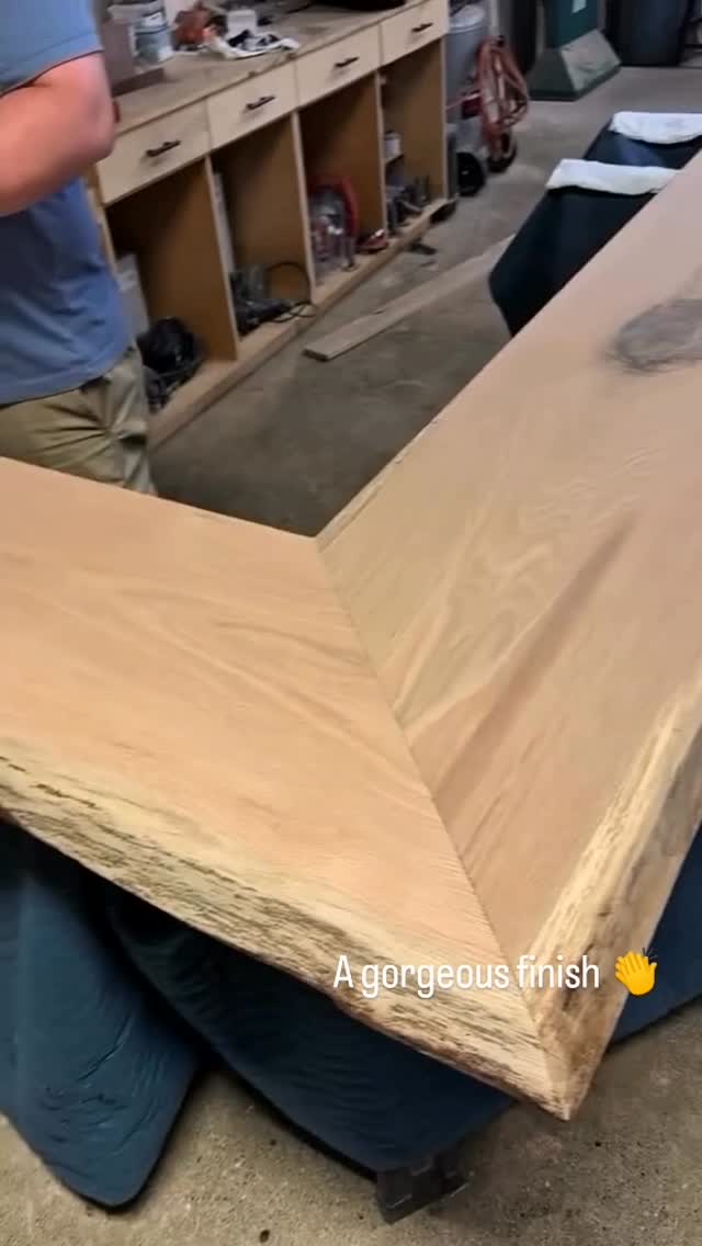 A luxurious, dark walnut-heud stain and finish which highlights this beautiful live-edge red oak bar top.
.
.
.
.
#liveedge #oakfurniture #woodworking #bespokefurniture