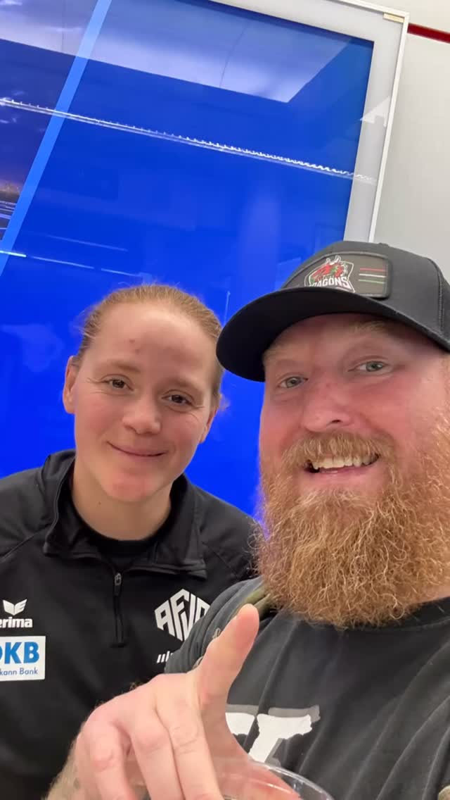 When you’re on your way to a hockey game and run into @sarahteubner8 of the @thechicagowinds ! #effingterrible #chitown