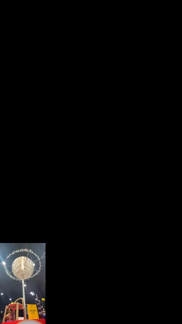 Nasz projekt z dumą prezentujemy na wystawie DEBIUT ROKU 2025 podczas Targów Rzeczy Ładnych @targirzeczyladnych
To dla nas ogromne wyróżnienie móc być częścią tej wystawy - wśród tak wielu wybitnych, inspirujących projektów. Gratulujemy wszystkim uczestnikom - tworzycie naprawdę piękną przestrzeń dla dobrego designu 👏
Jeśli jesteś na targach, koniecznie zobacz je na żywo! @amberexpo
#plof #design #targirzeczyładnych #debiutroku2025 #polskidesign