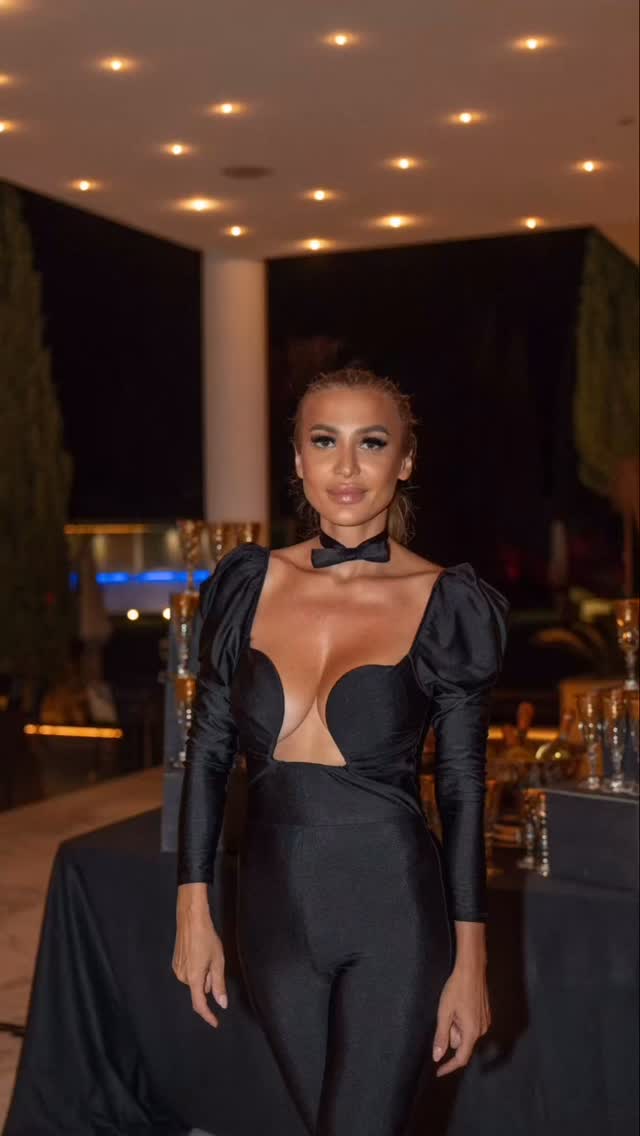 ✨ A 40th Birthday Celebration on Another Level ✨
From bespoke cigar bars and breathtaking décor to premium cocktails, flowing champagne, caviar service, live Italian stations, fine paella, luxury BBQ, fresh lobster, sushi bars & world-class entertainment… this celebration had everything.
Because when it comes to milestone moments — ordinary simply isn’t enough.
At DANI’s Catering Marbella, we create unforgettable luxury experiences tailored entirely to you.
No vision too bold. No detail overlooked.
In beautiful collaboration with @tabakova_mira 🤍
📞 Enquire now for your next exclusive event: 0034 602 687 187
#LuxuryEvents #40thBirthday #MarbellaEvents #EventStyling #LuxuryCatering PrivateChefMarbella BirthdayGoals MarbellaCatering ExclusiveEvents DaniCateringMarbella LuxuryLifestyle EventInspiration