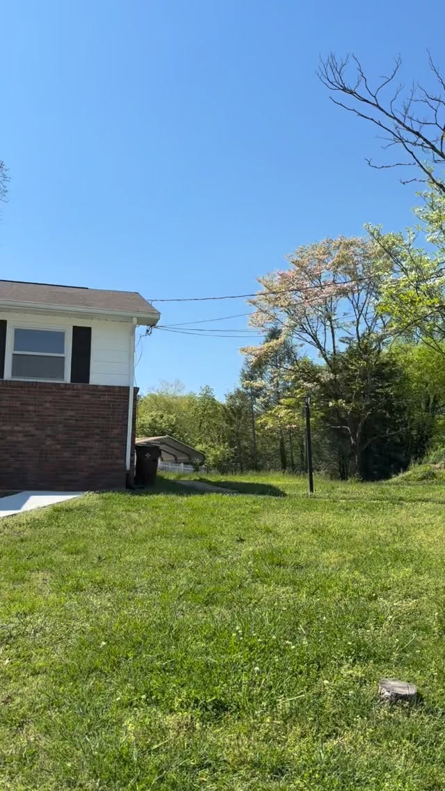 There’s something so refreshing about quality in this market. @dariandoesrealestate has a STUNNING house at 127 Tabor Rd in Oak Ridge that I toured the other day, and all I can say is wow! $365,000, 3 bed, 2 bath, almost 1600 square feet and it’s fabulous. If you’re interested in taking a look, send me a DM! #oakridge #thepriceisright #easttennessee #easttnrealestate