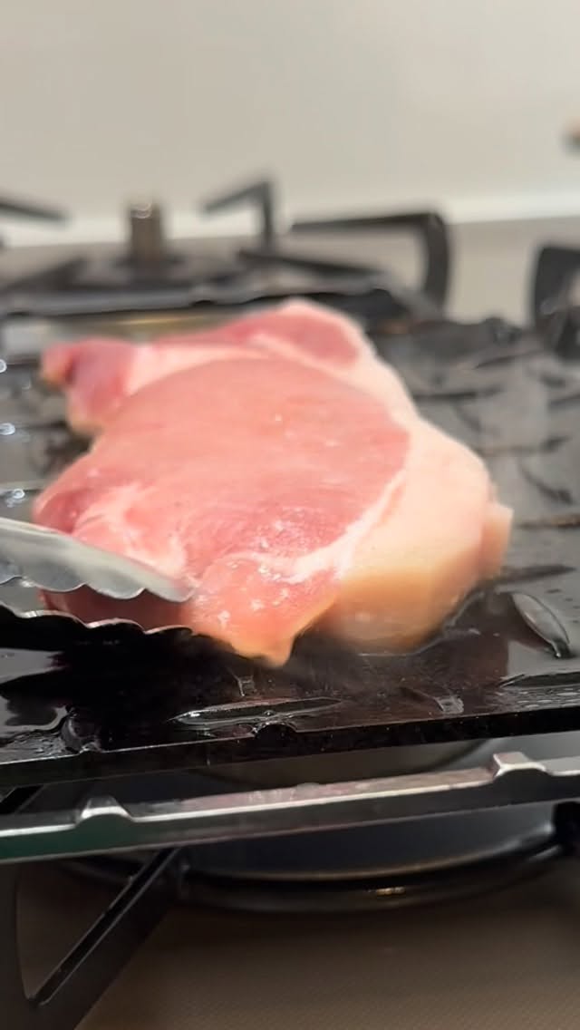 縞鉄板ひとり🔥
この焼き目!
ジュワっと脂が落ちて、ひっくり返す。
それだけで、もう美味しい🤤
・
・
・
#肉スタグラム
#飯テロ
#焼き目最高
#89Ing
#株式会社羽咋工業
金属を無駄にしない。
金属を遊び尽くす。
89Ingはそんなブランドです。