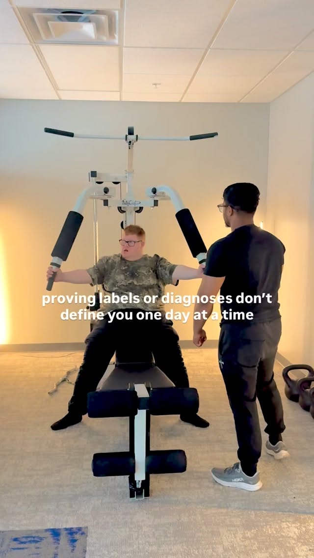 teaching each & every client that just because of a diagnosis, that doesnât mean they canât make positive changes and push themselves for the better đŞđźâ¤ď¸
#adaptivefitness #fitnessjourney #disabilityadvocate #inclusion #fitfam