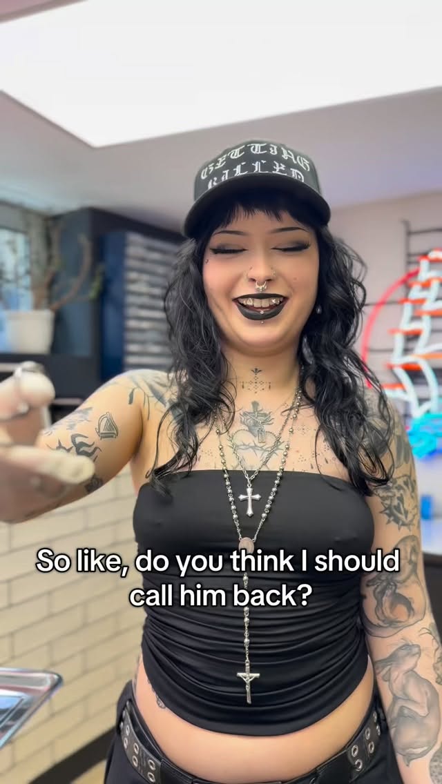 Rah can’t a girl yap 🤷♀️
Click the link in bio to book 😘✌️
#piercingstudio #piercing #yap #redflag #londonpiercing