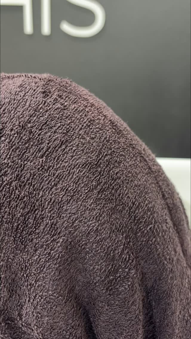 When’s the last time you actually relaxed???
Did you know you can add a deep conditioning + hot‑towel treatment to any cut or color? It’s self care for your scalp and strands — you deserve this, and your hair deserves this too!!!
Hydrated hair + mini spa moment = YES PLEASE. Ask at booking or DM to add it on.
@hbcollectivesalon @xtines79
#TreatYourself #SelfCare #HotTowelTreatment #HairHydration SalonAddOn #hbcollectivesalon