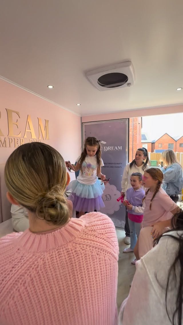 The cuddle at the end to say thankyouโฆ ๐ฅน๐ค #birthdayparty #mobilespaforkids #mobilepamperparty #explore #spaparty