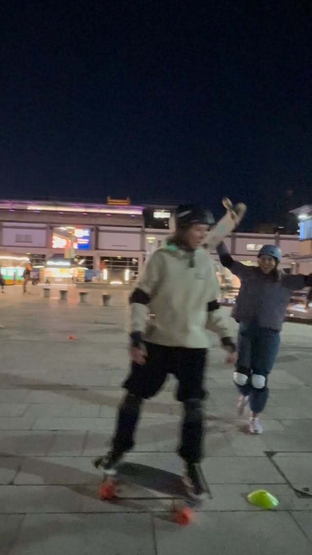 Club Night #2 at 📍 Millenium Square was awesome 🙌
21 guys n gals of all ages and abilities shredding on surfskates and longboards. This is what it’s all about, sharing what you love and meeting other wonderful humans 🕺
Next Club Night is on Thursday 23rd April 7.30pm 📍@thewave
Read more about Club Night and book ➡️ https://www.soulfulskateco.com/whats-on/club-night
All equipment available to rent 🛹