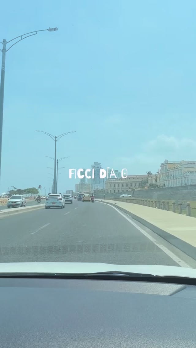 Buenas, buenasss:
En plena mitad del día, con el calorcito delicioso de nuestra tierra, cumplimos la misión de recoger el kit de bienvenida…
por aquí les muestro qué trae el tote para que lo puedan chismosear :3
Y ajá, ya saben: ¡espero verles por allá!
Pronto les contamos más cositas, pero si tienen dudas pueden revisar la info en @ficcifestival
#ficci65 #cineparatodos #cartagena #ficci