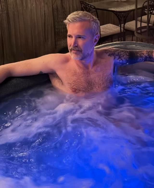 The unofficial meeting spot of summer.
Provincetown: Always in Season
#BoutiqueStay #HotTubVibes #ModernLeisure #HiddenGem #Hydrotherapy