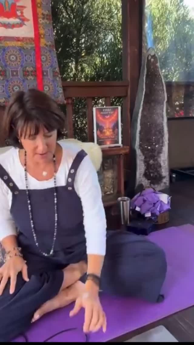Kundalini Yoga- So weird it works! It’s so exciting to write up a new Kriya from the library of teachings. This one is a gem that works on the nervous system, The heart and the back. I call it. The human defibrillator 😂 here is a snippet #newkriya #libraryofteachings #kundaliniyoga