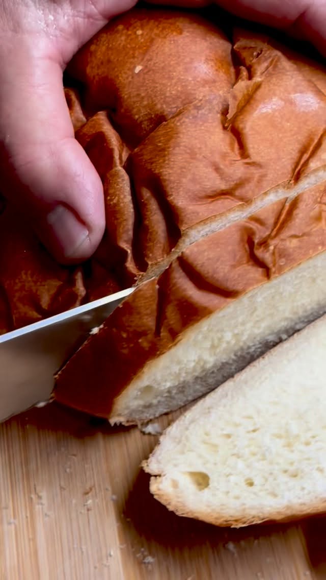 Portuguese sweet bread (massa sovada) is deeply tied to the history of Provincetown. Our signature French toast is crafted using locally baked sweet bread from The Portuguese Bakery—a true taste of Provincetown’s heritage.
Provincetown: Always in Season
#PortugueseSweetBread #MassaSovada #Provincetown #localcuisine #QuietLuxury