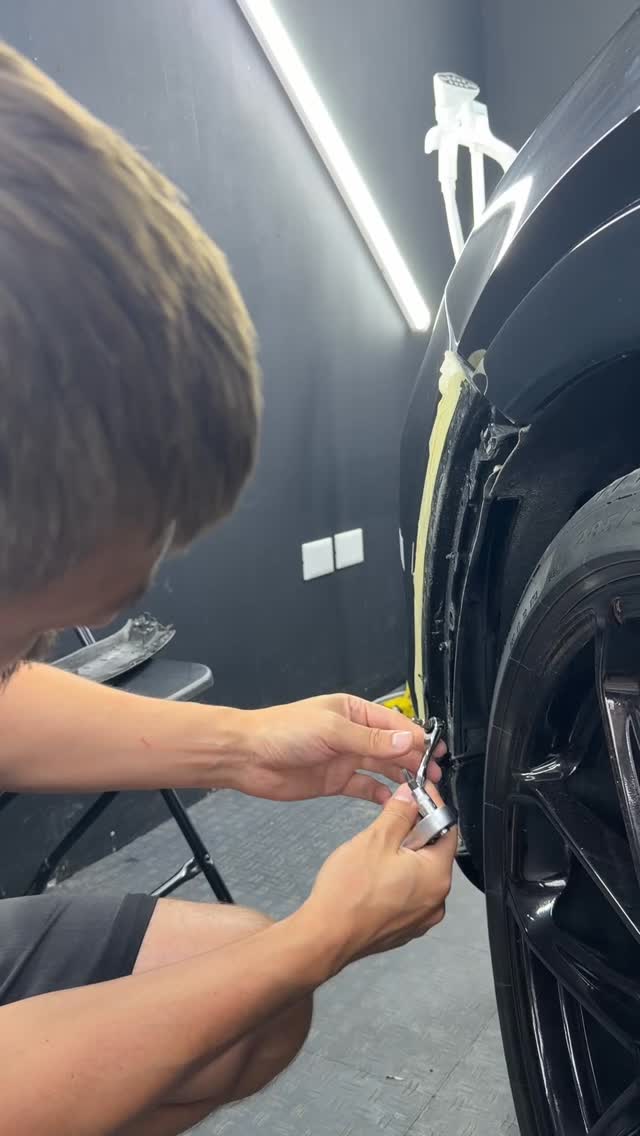 Esta es la razón por la cual utilizamos herramientas profesionales para autos con accesos complejos!
#ppf #xpel #cancun #detailing #detailingcancun