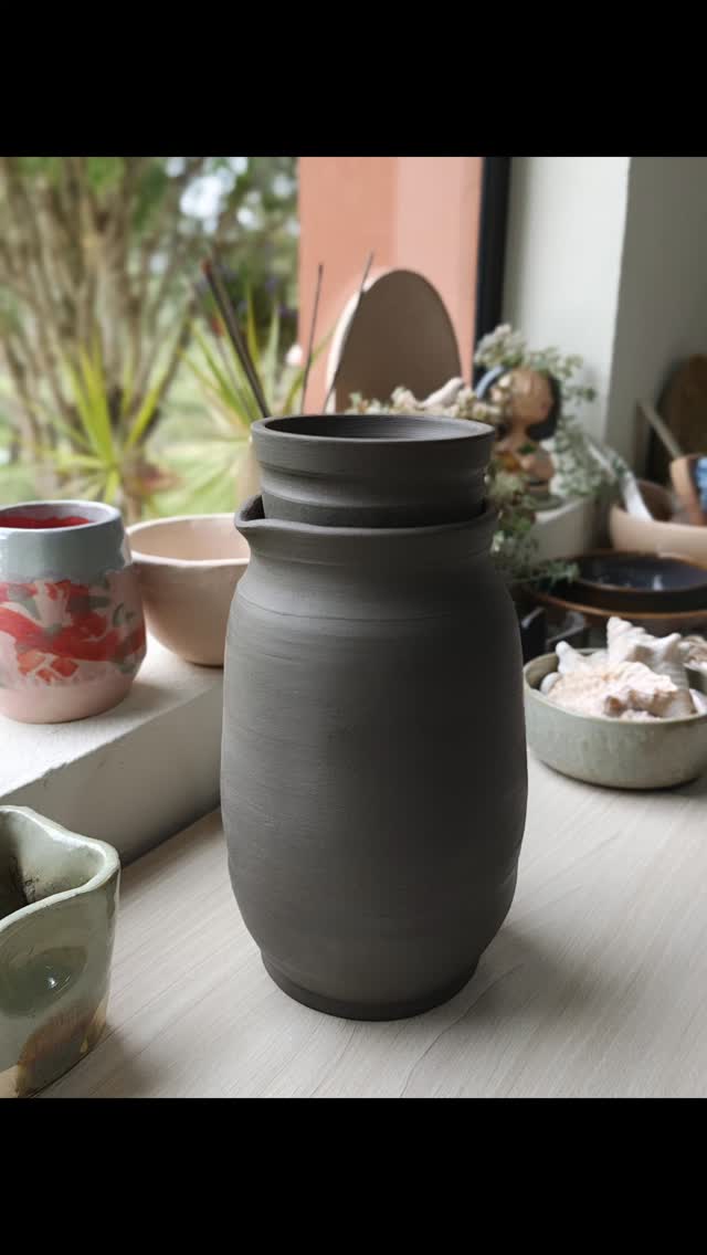 Nossa Moringa tão pedida!
SIA Cerâmica Manual
Argila Sépia
@massas_terranova
#homedecor #pottery #ceramics #comtemporaryceramics #mulheresempreendedoras