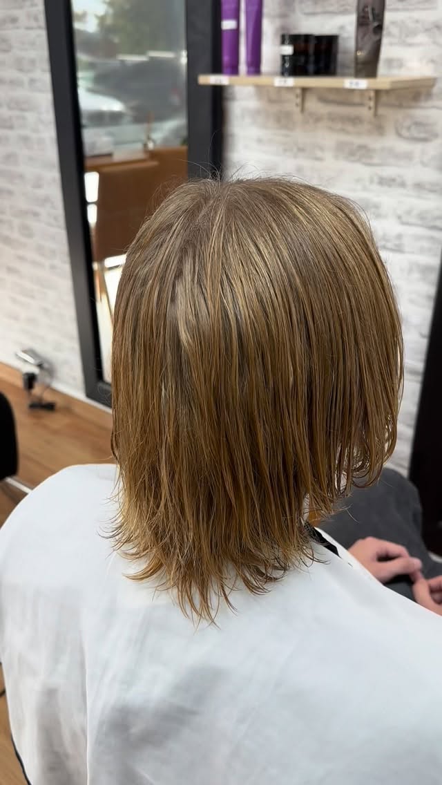 Effortless texture, modern movement.
This style creates volume, shape, and an easy, lived-in finish that looks good even as it grows out.
Perfect for a relaxed but refined men’s look.
For best results, this style is created on natural (non-bleached) hair, as bleached hair is not suitable for perm services.
#menshairstyle#wavyhairstyle#koreanhairsalon
#aucklandsalon#nzhair