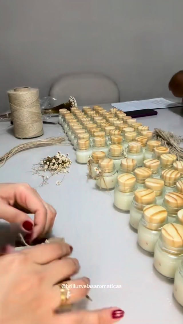 Coleção Momentos ✨
porque cada detalhe vira memória 💛
qual dessas você escolheria?
#velasdecorativas #velaspersonalizadas #decoraçãocriativa #presentescriativos #presentesdelicados