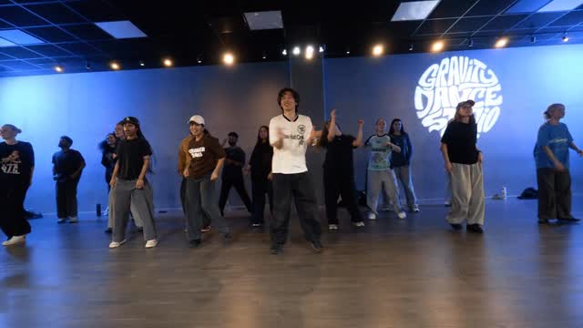Int/adv choreography with Sean🔥
Isolations✅
Textures✅
Grooves✅
Good Vibes - always ✅
Every Tuesday 20:10
Choreography: @seange
Music: @mnijungkook
📍Gravity Dance Studio, Svetsarvägen 13 Solna Business Park