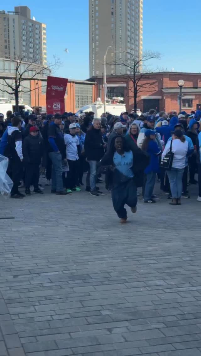 This year you WILL hear this song in the bowl!!!
BY ANY MEANS!!! @vladdyjr27
#4sante #vladdyjr #vladimirguerrerojr #bluejays #torontobluejays