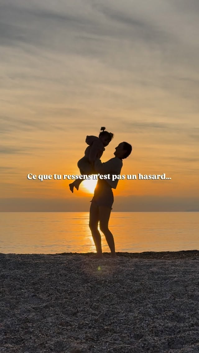 Ce que tu ressens n’est pas un hasard !
ᐅ Ce frisson dans ton corps
ᐅ Cette tension qui revient sans prévenir
ᐅ Cette émotion qui te traverse sans que tu la comprennes…
TOUT EST JUSTE, même si ce n’est pas toujours agréable.
Ton corps parle avant tout le reste. Il est le canal de ton âme, et à travers lui, elle te montre ce qui demande à être réajusté. Avant même que tu analyses.
�Ton âme s’exprime à travers ton corps, bien avant que ton mental n’intervienne.
☽ Chaque sensation est un mouvement énergétique�☽ Chaque émotion est une information�☽ Chaque inconfort est une invitation à réaligner ce qui demande à l’être
Ton ressenti est LA RÉPONSE la plus juste qu’il soit.�Et tout commence dans ce que tu oses ressentir pleinement…
Quand tu écoutes = ton énergie devient claire�Quand tu accueilles = ton énergie se libère�Quand tu ressens = ton énergie se réaligne et circule à nouveau
ᐅ Ton corps est le canal vivant de ton âme.�ᐅ Ton cœur est ton centre d’expansion.�ᐅ Et ton énergie sait exactement où te ramener, là où tout devient fluide.
Alors ralentis, respire, ressens…�Et observe ce qui s’ouvre, ce qui se transforme, ce qui s’harmonise.
C’est ici que ta transformation commence :)
♡ Tendrement
Charlène.
•
•
•
#éveil
#ressentir
#accueillir
#transander
#conscience