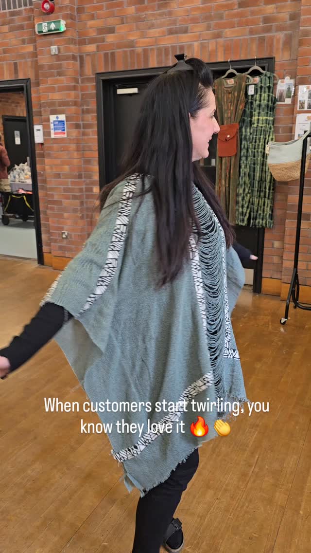 When we designed The Bracken top, we had relaxed boho comfort in mind.
The day that's made for leggings and a tee but still needs a little something extra.
The throw it in your bag to layer up later days.
The out of spoons but still showing up days.
The reviving skinny jeans for another season days.
Comfort without compromising style.
And when that lands with a customer.... magic āŗļø
#relaxedboho #bohoclothing #designedbywomenforwomen #peachypearclothing #sizeinclusivebrand