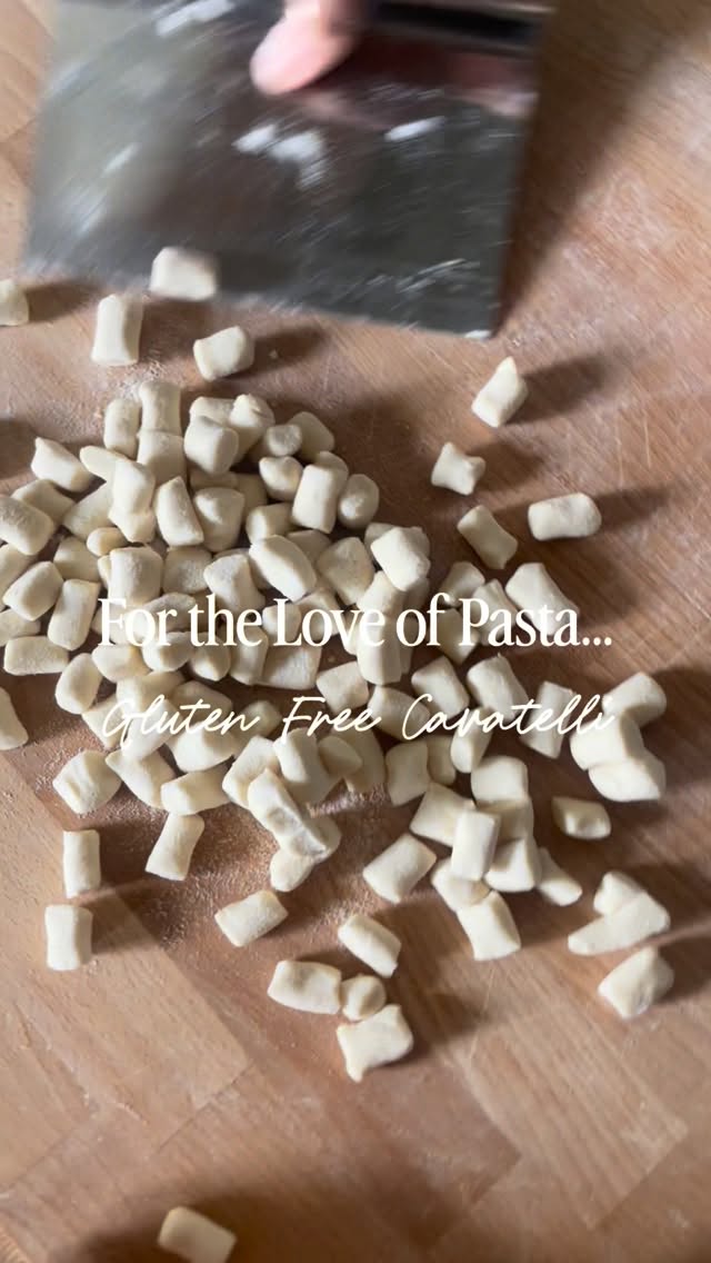 Who said gluten-free pasta can’t be dreamy? ✨
For all my gluten-free pasta lover friends, here’s a simple, delicious recipe to try this weekend if you fancy easy pasta making therapy — perfect for enjoying homemade Cavatelli with your favorite sauce! 🇮🇹🍅
Gluten-Free Cavatelli (egg-free) Recipe ⬇️
SAVE & SHARE 🥰
Ingredients (serve 2-3 people):
200g gluten free flour mix (with no added xanthan gum). I used Doves farm plain white flour @freeefoods
5g xanthan gum
120 g warm water
10 g olive oil (optional)
Method:
Combine all ingredients until a soft dough forms. Knead for 5–8 minutes until smooth, adjusting with flour or water if needed.
Cover and let rest for 20–30 minutes. Roll into ropes, cut into small pieces, and shape into cavatelli. Boil in salted water for 3–5 minutes until they float.
Serve with your favorite sauce and enjoy ♥️
Buon Appetito!
PS: miss you amica mia @luppispasta (btw she is the real deal for gluten free pasta :-)
#glutenfree #pastamaking #Cavatelli #eggfree #pasta