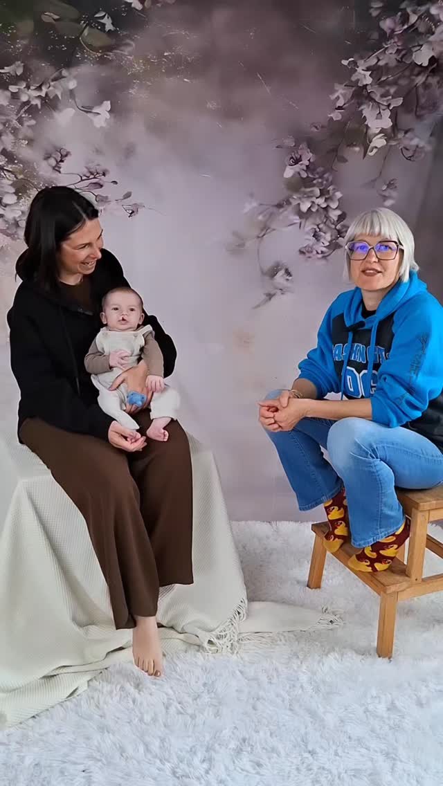 Oggi questa mamma ci ha insegnato che non serve 'correggere' un sorriso per renderlo perfetto.
Perché per lei, questo, è già il sorriso più bello del mondo.
In un mondo dove tutto deve essere perfetto a volte anche le imperfezioni diventano le nostre perfezioni.
#mamme
#donne
#imperfezione
#mammaefiglio
#fotografavigevano