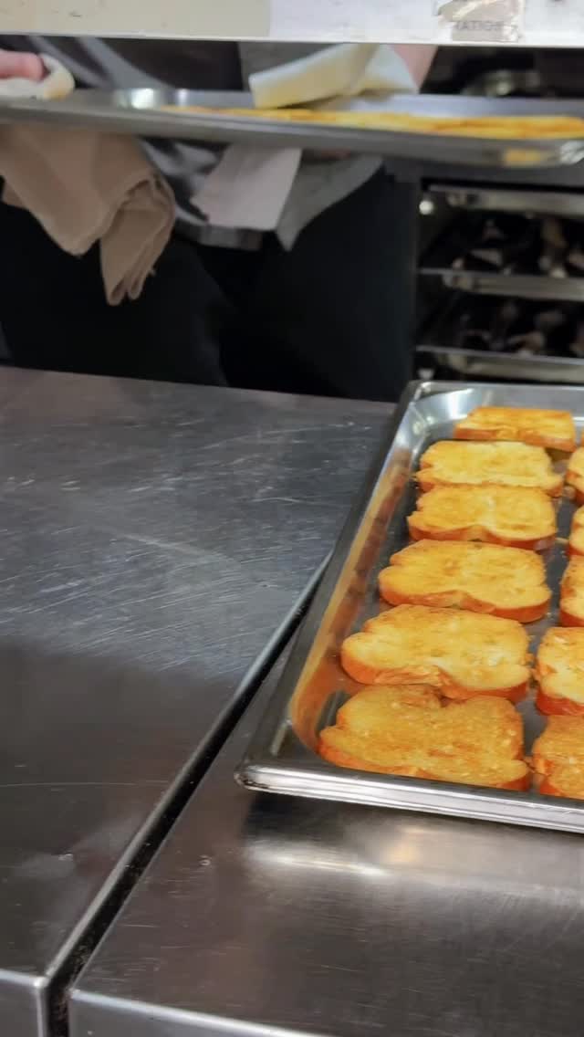 Good wine deserves good food.” 🍷✨
At @veinirestorandominic , every dish is crafted with precision, passion, and an eye for perfection.
From the first chop to the final plating, our kitchen brings flavors to life — paired perfectly with our curated wines.
Experience the art of fine dining.
Book a table – link in bio.