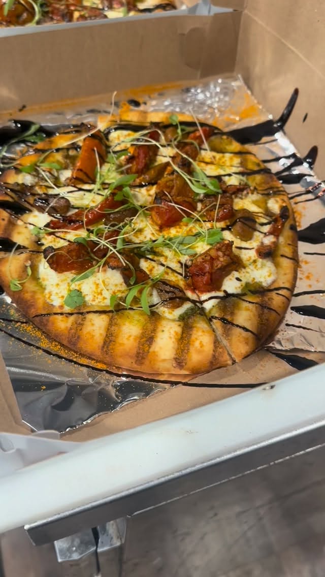 Mariazinha Flatbread
Roasted tomato, kale & basil pesto, roasted garlic, and fresh mozzarella
On the Bay. 1350 Empire Blvd
#ElviosCoffee #RochesterNY #Flatbread #BrunchSpots #FoodieFinds
