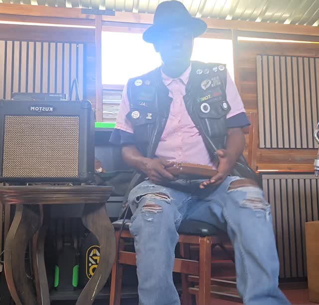 Testing out the used Kustom amp I picked up at an antique shop in the Shed...ππΏπ€ #wudshedsounds #goodgriot #kustomamps