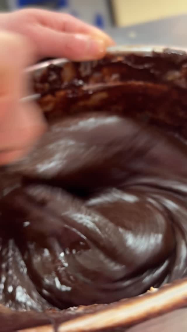 "I don't like gluten free stuff, but, I like Kay's!"
New Rocky Road Recipe? There's only one thing for it... a taste test with some of our lovely neighbours and the gang on Otley Market.
The Verdict? Yummmy! 10/10
📍O'Deli 4 New Market, Otley
Monday - Saturday 9:30 - 4:30
Closed Sundays
📍Bagels & Bakery by O'Deli - 9 Market St, Otley, West Yorkshire
Friday & Saturdays 9am - 3pm
#GlutenFreeLife #CoeliacFriendly #Otley