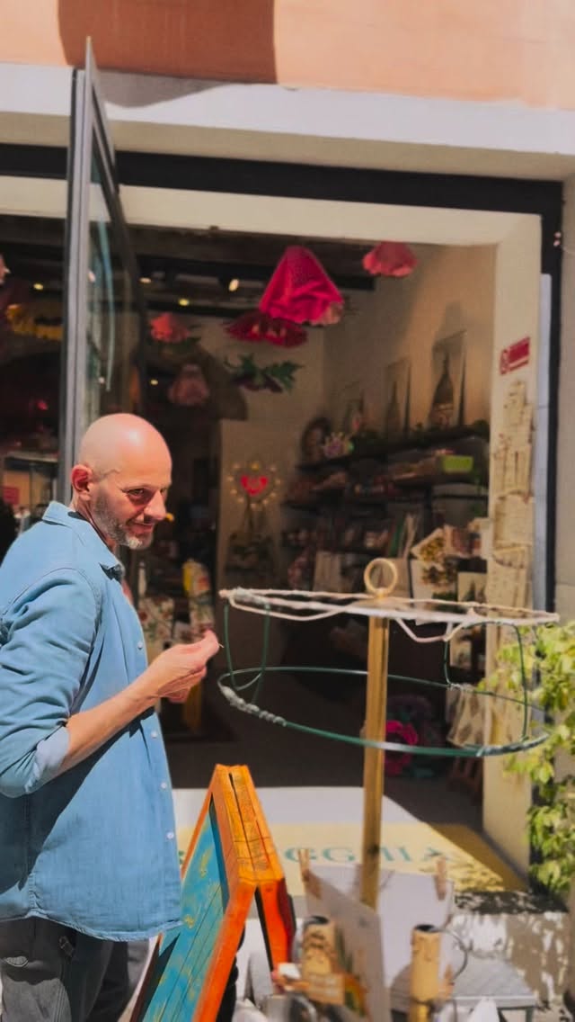 💗 Grazie al nostro amico Daniele, il nostro store si è trasformato in un vero paesaggio fiorito.
La primavera è sbocciata davvero al nostro Maravigghia Hub 🌺
Un ringraziamento speciale va a lui, per la sua arte, creatività e dolcezza, capace di trasformare anche la carta più semplice in piccoli capolavori.
Venite a scoprire il nuovo allestimento!
—
Thanks to our friend Daniele, our store has turned into a blooming landscape.
Spring has truly blossomed at Maravigghia Hub 🌸
A heartfelt thank you to him for his art, creativity and kindness, transforming even the simplest paper into beautiful masterpieces.
Come visit us and discover the new setup!
📍 Via Giovanni Meli 53 – Palermo
🕒 10:00–13:00 | 14:30–19:30
#MaravigghiaHub #Palermo #SpringVibes