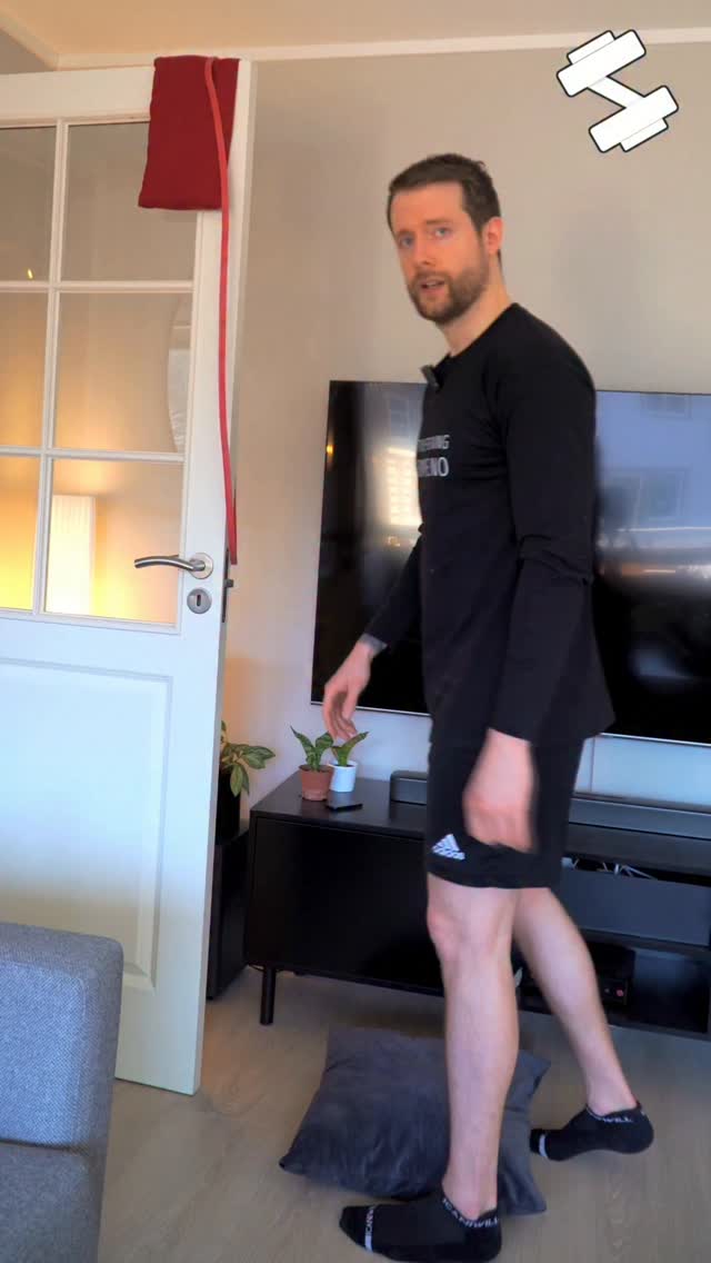 Ny strikk-øvelse for TRICEPS 🔥 #hjemmetrening #treninghjemme #strikk