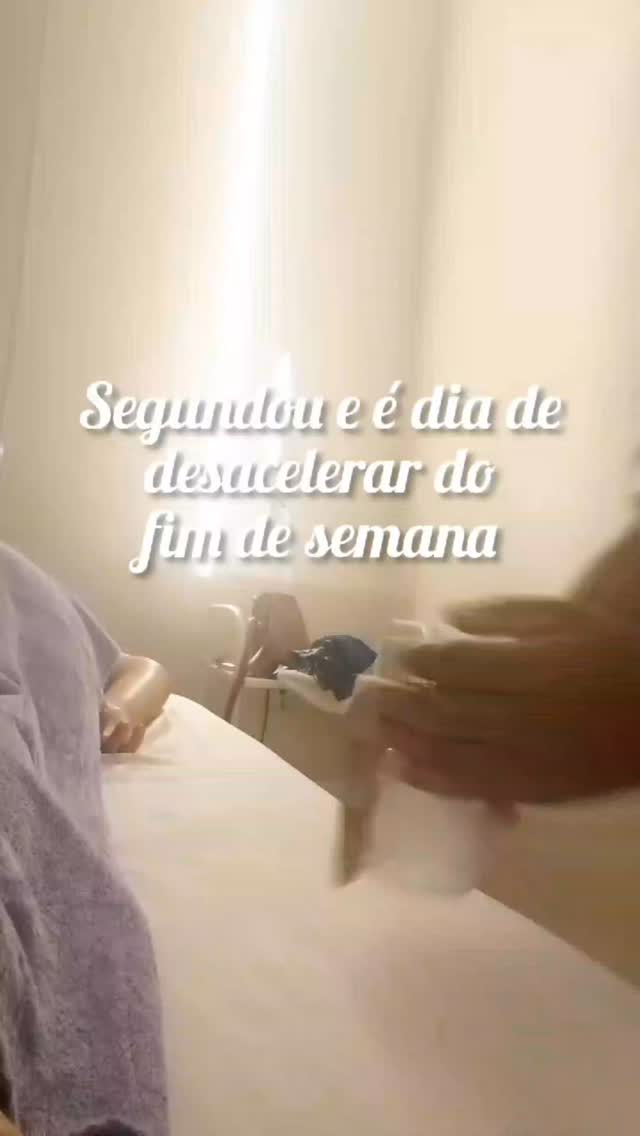 Segundou por aqui e os trabalhos já começou cedo.
Que desacelerar do fim de semana?
1 sessão de massoterapia renova não só a sua energia, como também te livra da possibilidade de dores de cabeça, dores no corpo. Porque o auto cuidado é a nova onda do momento. Me chama e agende a sua sessão 🪷
#massoterapia #autocuidado #bemestar #qualidadedevida #alíviodedores