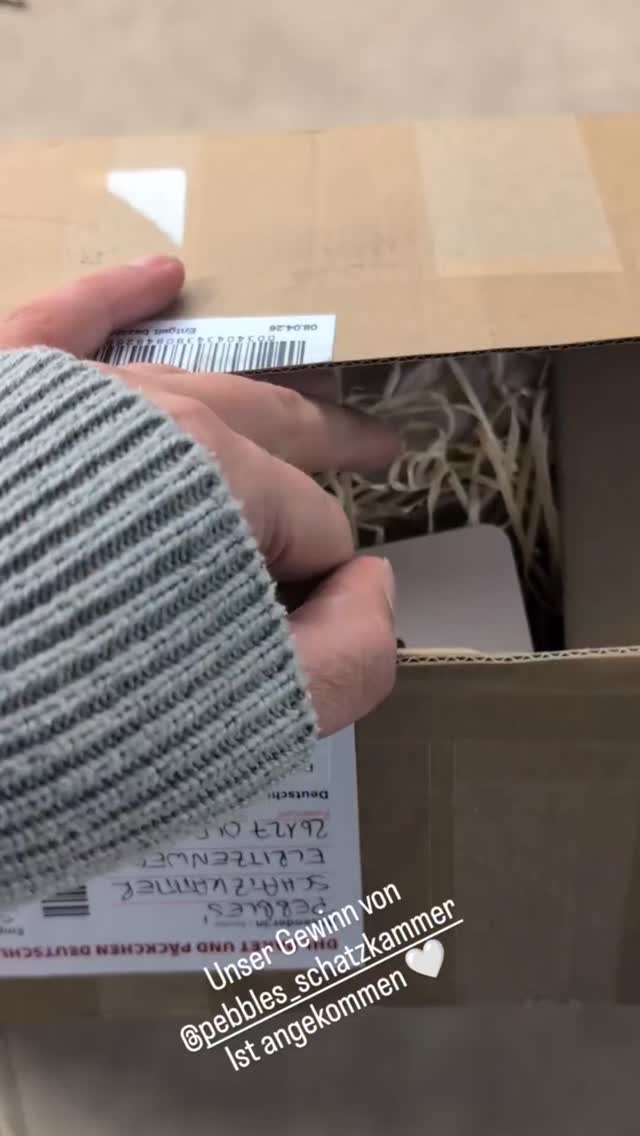 Die liebe @tiny__loki hat heute die Geschenkbox "Mümmel-Wahnsinn" erhalten und sie gleich mal ausgepackt - und was sollen wir sagen? 🎁🐰 Das Ergebnis spricht für sich. 🎉
Vielen Dank für das tolle Feedback, wir freuen uns! 🥰🐶🐾
#pebblesschatzkammer #geschenkefürhunde #hundeliebe #fellnase #ostergewinnspiel