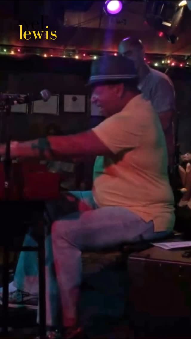 Vel Lewis grooving with “Bake That Tasty Cake” at the South by Southwest Festival (SXSW), in Austin, TX to a capacity crowd.
Full video on Vel Lewis Music YouTube Channel.
Follow Vel Lewis Music for more!
#VelLewisMusic #jazz #hammondorgan #hamfam #organ #music #bakethattastycake #groove #live #performance #texas #austin #sxsw