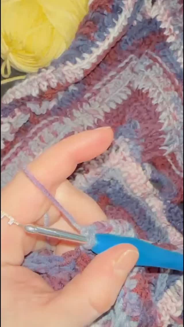 Rushing to finish this project to continue with my other wips🧶🧶❤️
#crochet #viralcrochetvideo🧶🧶🧶 #videocrochettutorial #crochetandocomamor